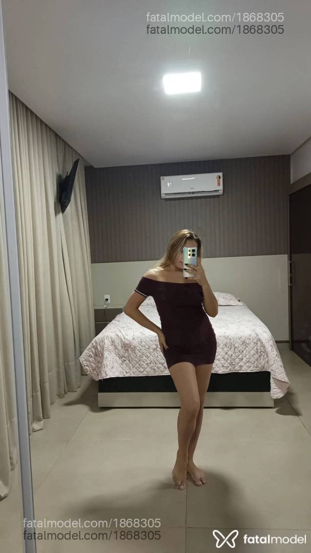 Acompanhante mulher loira (o) de olhos castanhos - Karina