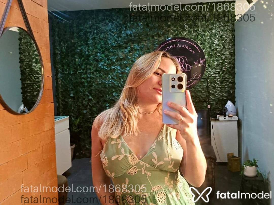 Acompanhante mulher loira (o) de olhos castanhos em Cacoal - Karina