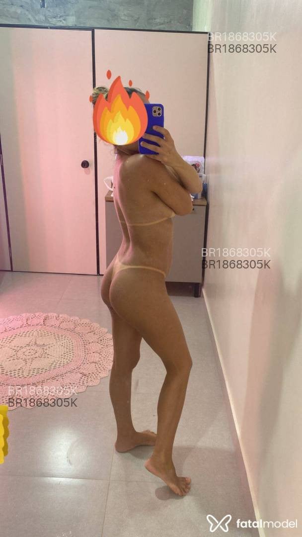 Acompanhante mulher com cabelo castanho de olhos castanhos em Ariquemes - Karina