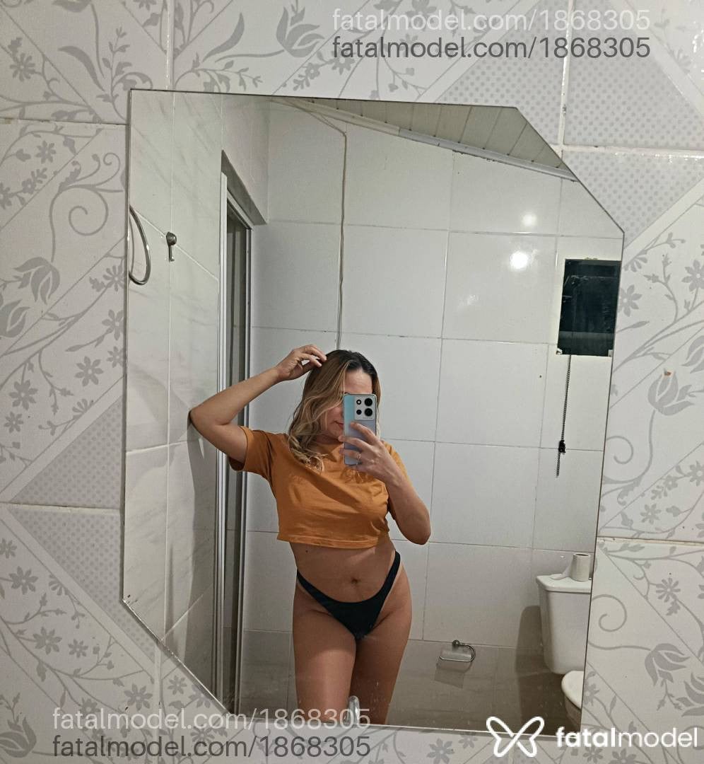 Acompanhante mulher loira (o) de olhos castanhos - Karina
