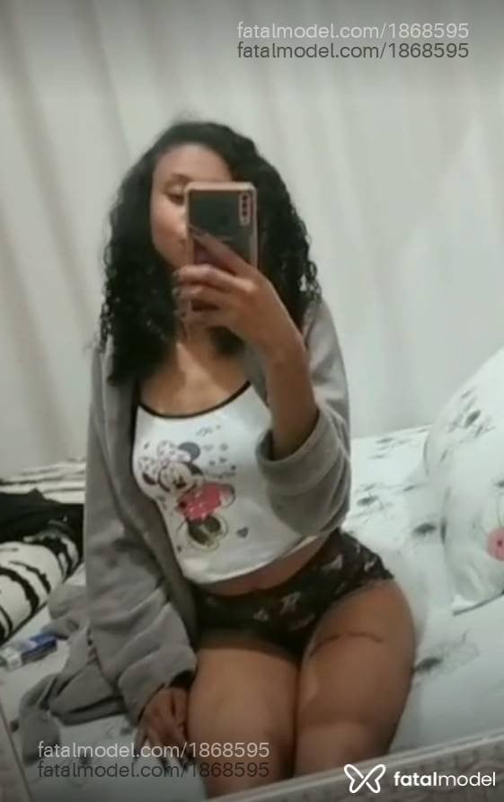 Acompanhante mulher com cabelo castanho de olhos mel - Mel Costa