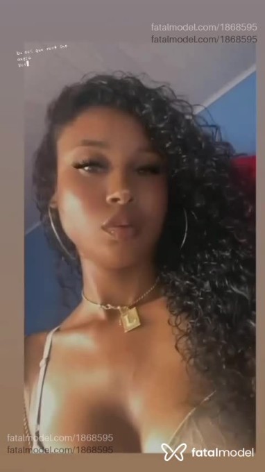 Acompanhante mulher com cabelo castanho de olhos mel - Mel Costa Acompanhante mulher com cabelo castanho de olhos mel - Mel Costa