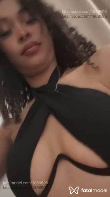 Acompanhante mulher com cabelo castanho de olhos mel - Mel Costa Acompanhante mulher com cabelo castanho de olhos mel - Mel Costa