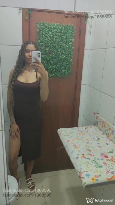 Acompanhante mulher com cabelo castanho de olhos mel - Mel Costa Acompanhante mulher com cabelo castanho de olhos mel - Mel Costa