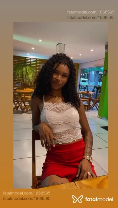 Acompanhante mulher com cabelo castanho de olhos mel - Mel Costa Acompanhante mulher com cabelo castanho de olhos mel - Mel Costa
