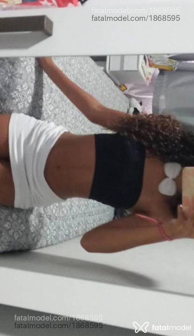 Acompanhante mulher com cabelo castanho de olhos mel - Mel Costa