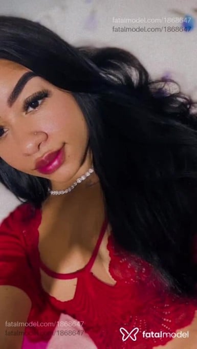 Acompanhante mulher morena (o) de olhos castanhos - Lorena