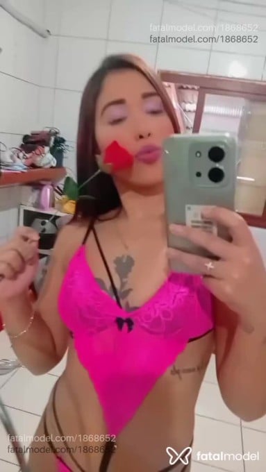 Acompanhante mulher com cabelo castanho de olhos castanhos - Pipokinha Acompanhante mulher com cabelo castanho de olhos castanhos - Pipokinha