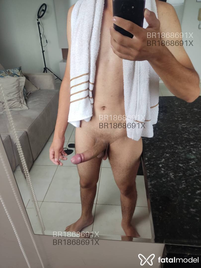 Acompanhante homem com cabelo castanho de olhos castanhos em Maringá Acompanhante homem com cabelo castanho de olhos castanhos em Maringá - Arthur