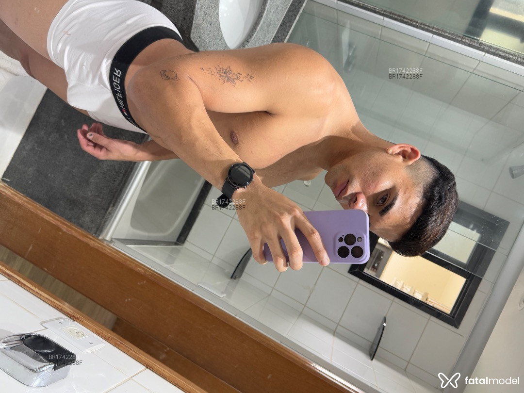 Acompanhante homem com cabelo castanho de olhos mel em Goiânia - Fernando