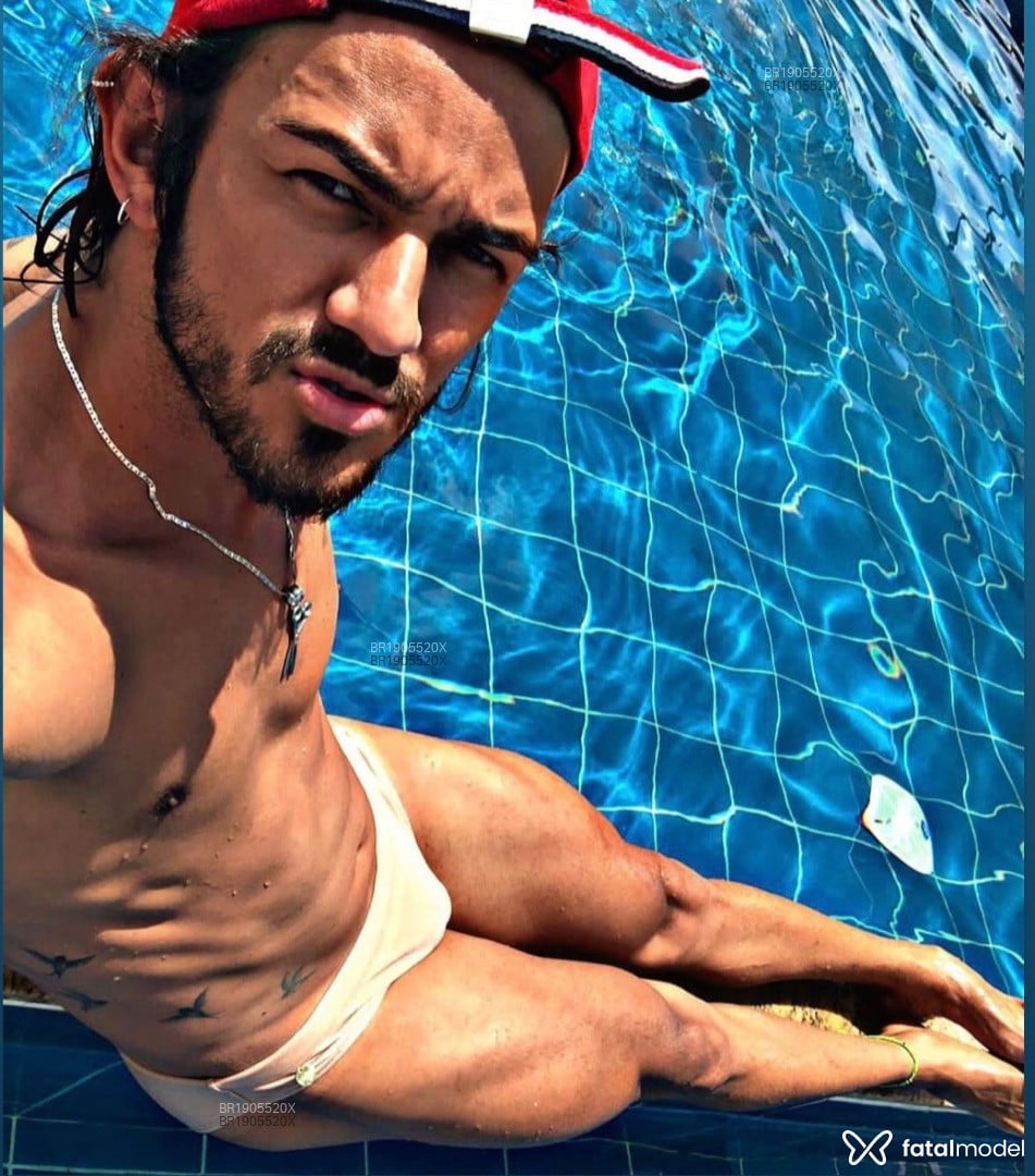Acompanhante homem com cabelo castanho de olhos castanhos - Paiva Acompanhante homem com cabelo castanho de olhos castanhos - Paiva