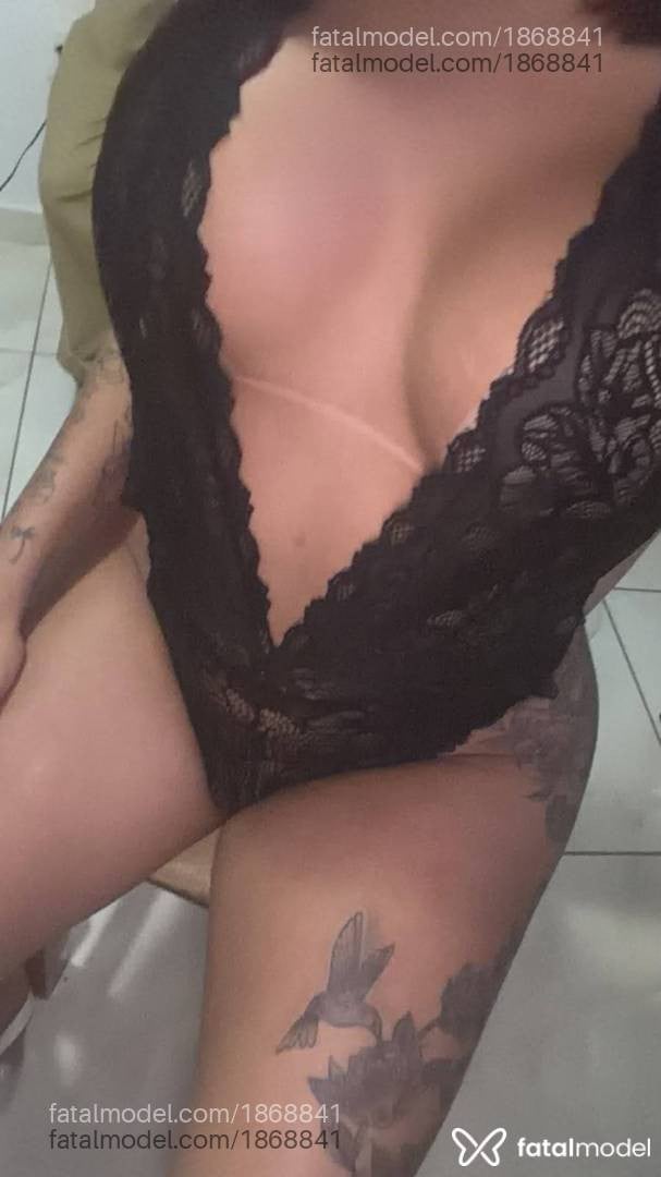 Acompanhante mulher trans morena (o) de olhos castanhos - Luana Lisboa
