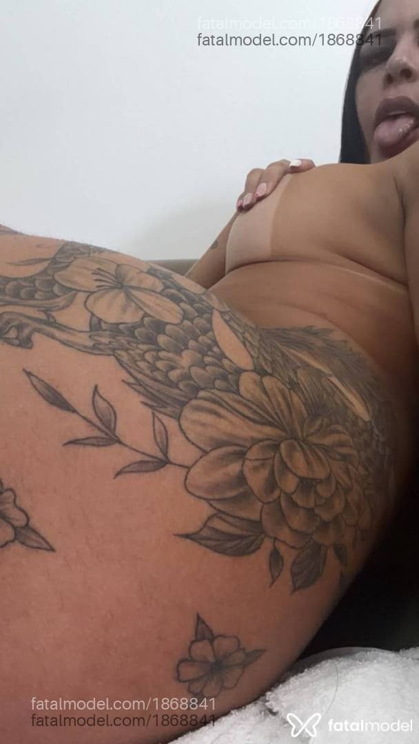 Acompanhante mulher trans morena (o) de olhos castanhos - Luana Lisboa