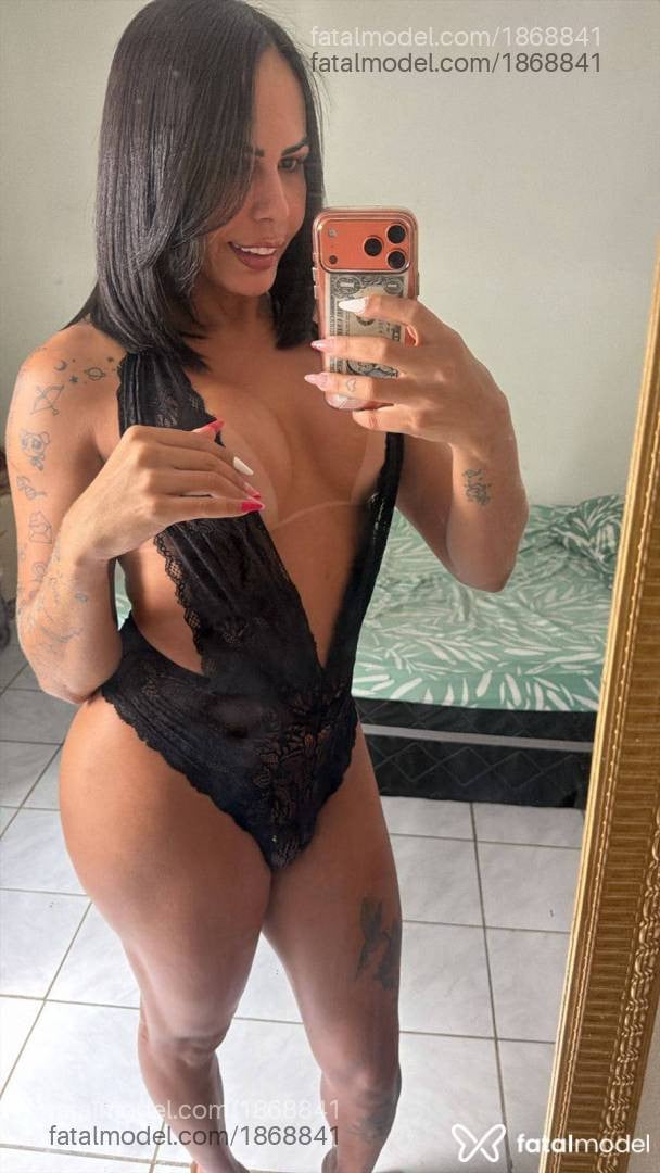 Acompanhante mulher trans morena (o) de olhos castanhos - Luana Lisboa