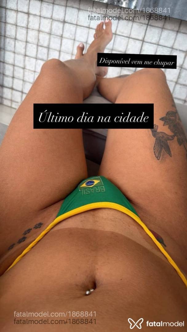Acompanhante mulher trans morena (o) de olhos castanhos - Luana Lisboa