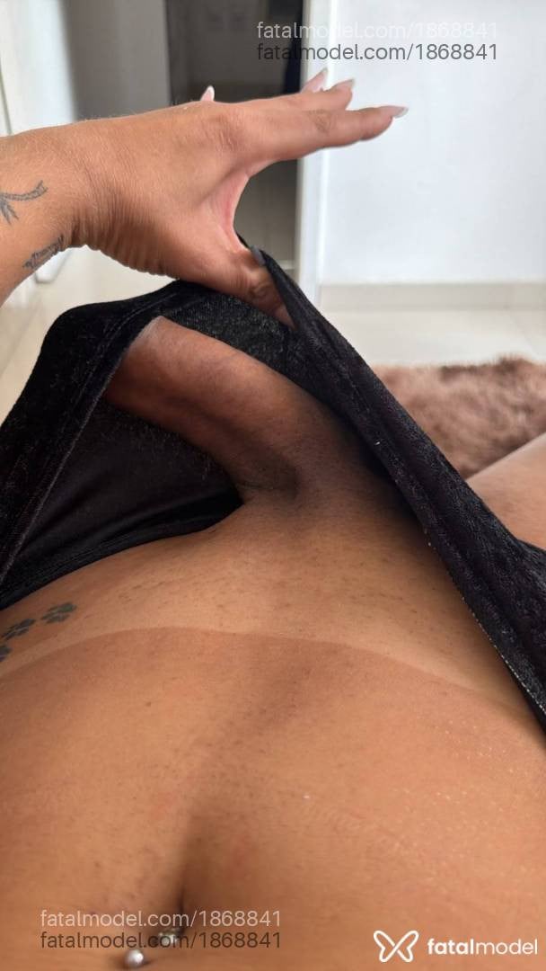 Acompanhante mulher trans morena (o) de olhos castanhos - Luana Lisboa