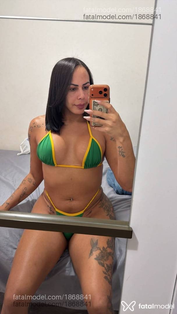 Acompanhante mulher trans morena (o) de olhos castanhos - Luana Lisboa