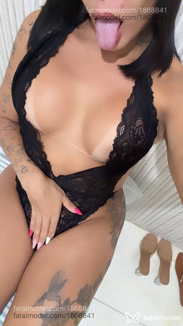 Acompanhante mulher trans morena (o) de olhos castanhos - Luana Lisboa