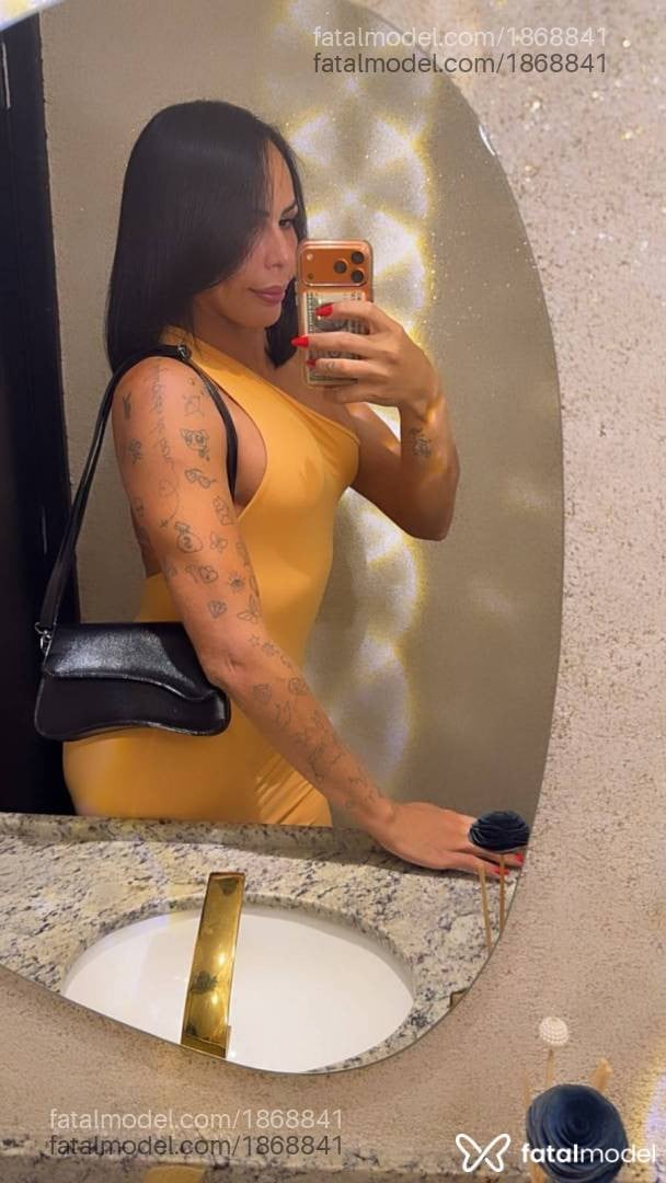 Acompanhante mulher trans morena (o) de olhos castanhos - Luana Lisboa