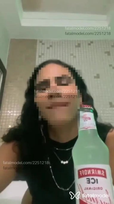 Acompanhante mulher trans com cabelo castanho de olhos castanhos em Colatina - Kauany Fontiny