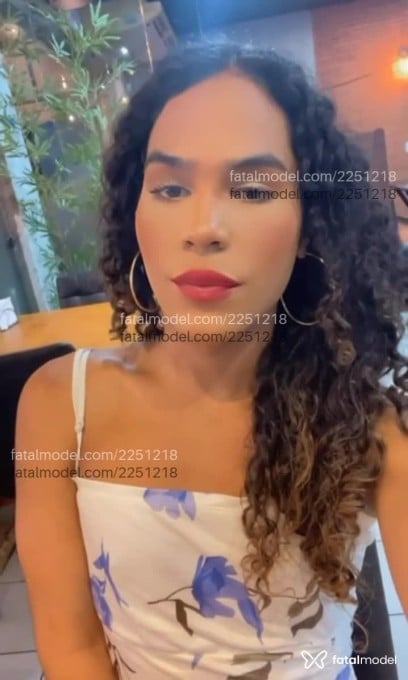 Acompanhante mulher trans com cabelo castanho de olhos castanhos em Colatina - Kauany Fontiny