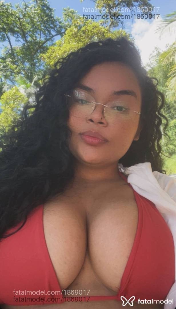 Acompanhante mulher morena (o) de olhos castanhos - Marielle
