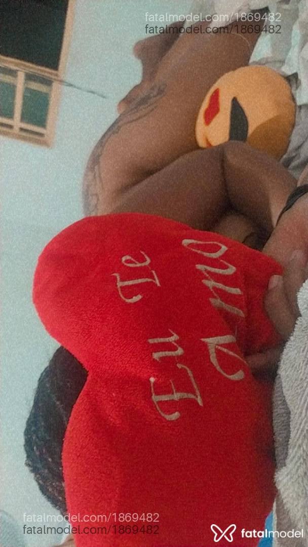 Acompanhante mulher morena (o) de olhos pretos - Estrela