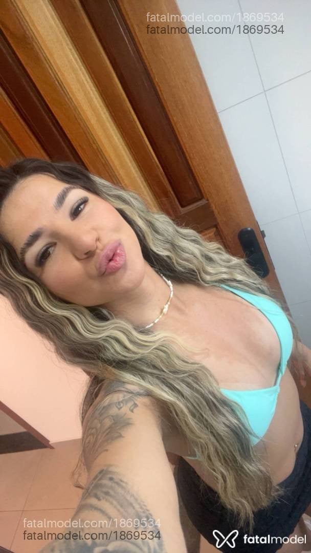 Acompanhante mulher loira (o) de olhos castanhos - Bruna