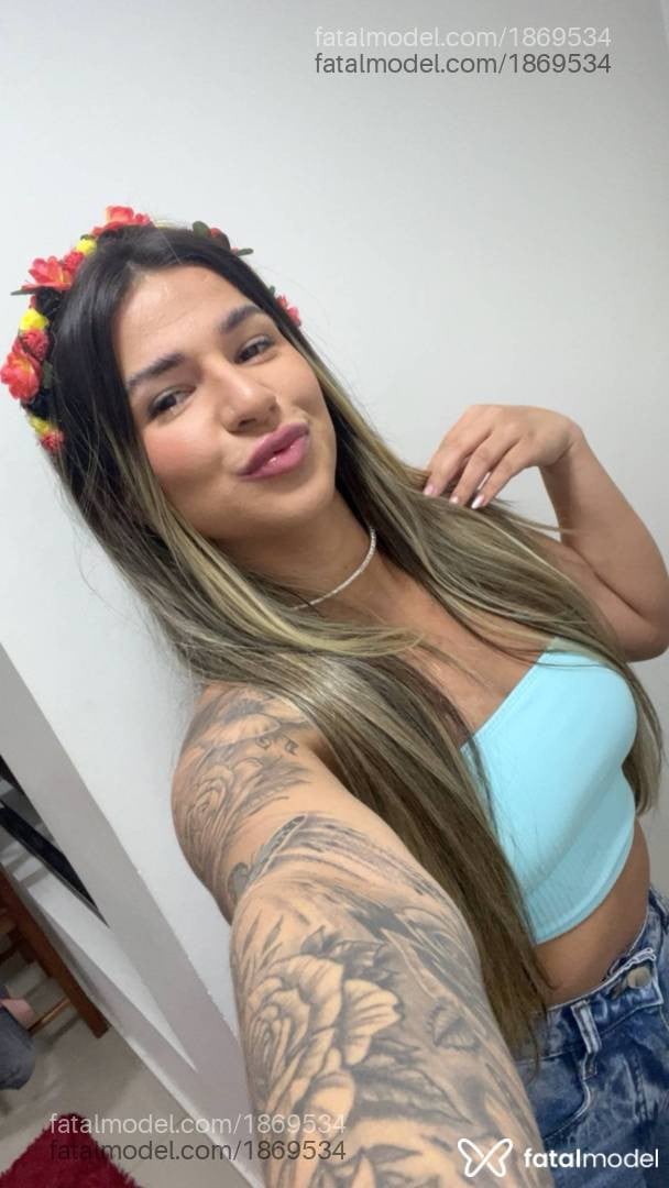 Acompanhante mulher loira (o) de olhos castanhos - Bruna