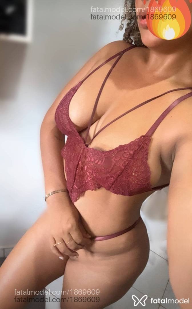 Acompanhante mulher com cabelo castanho de olhos castanhos - Thalia