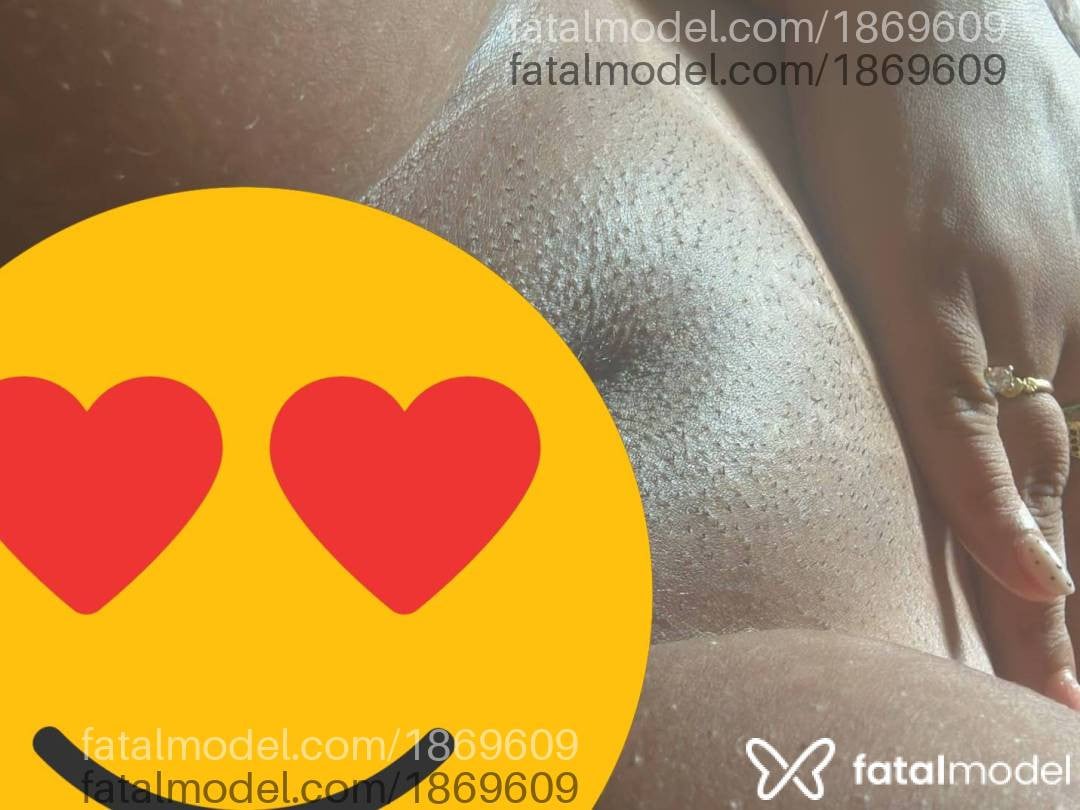 Acompanhante mulher com cabelo castanho de olhos castanhos - Thalia