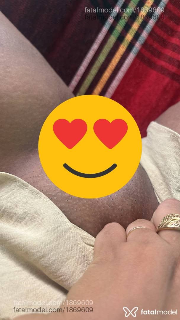 Acompanhante mulher com cabelo castanho de olhos castanhos - Thalia