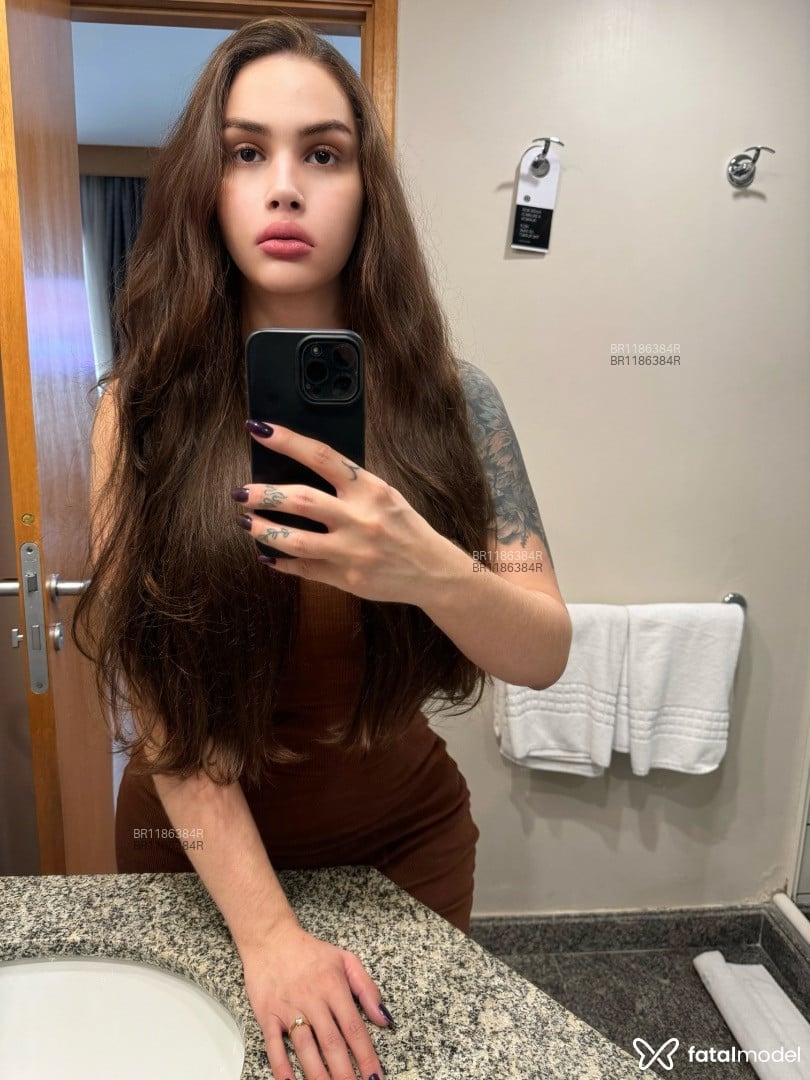 Acompanhante mulher trans com cabelo castanho de olhos castanhos em Ribeirão Preto Acompanhante mulher trans com cabelo castanho de olhos castanhos em Ribeirão Preto - Bruna Alves