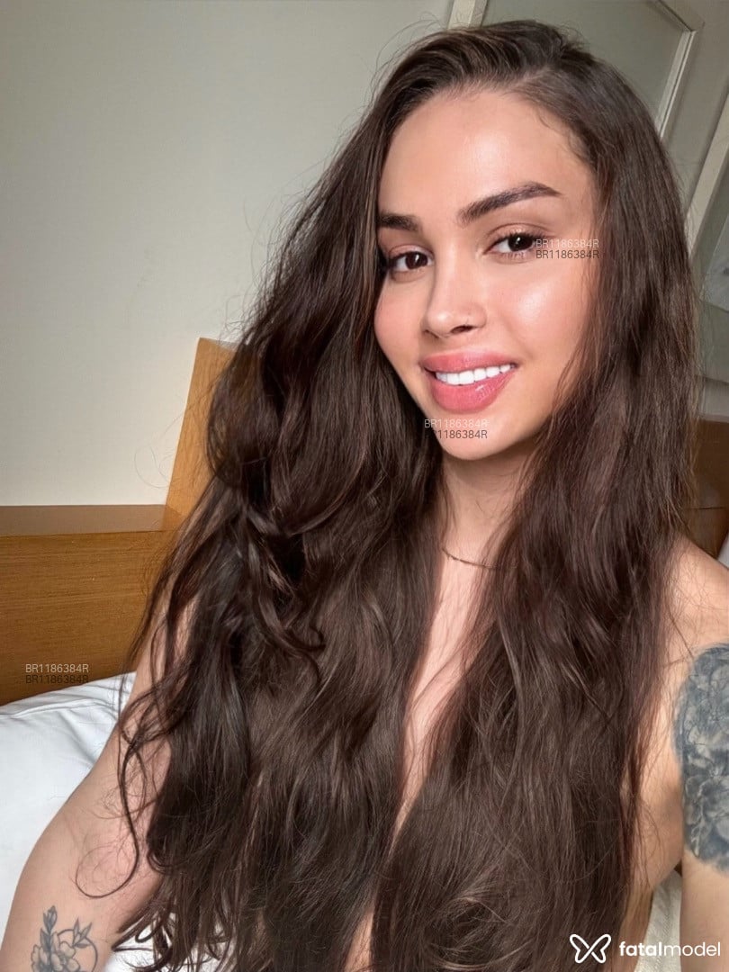 Acompanhante mulher trans com cabelo castanho de olhos castanhos em Ribeirão Preto Acompanhante mulher trans com cabelo castanho de olhos castanhos em Ribeirão Preto - Bruna Alves