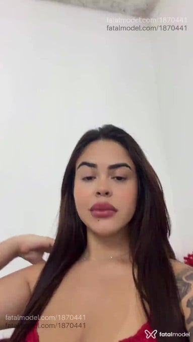 Acompanhante mulher com cabelo castanho de olhos pretos em Assis - Celine