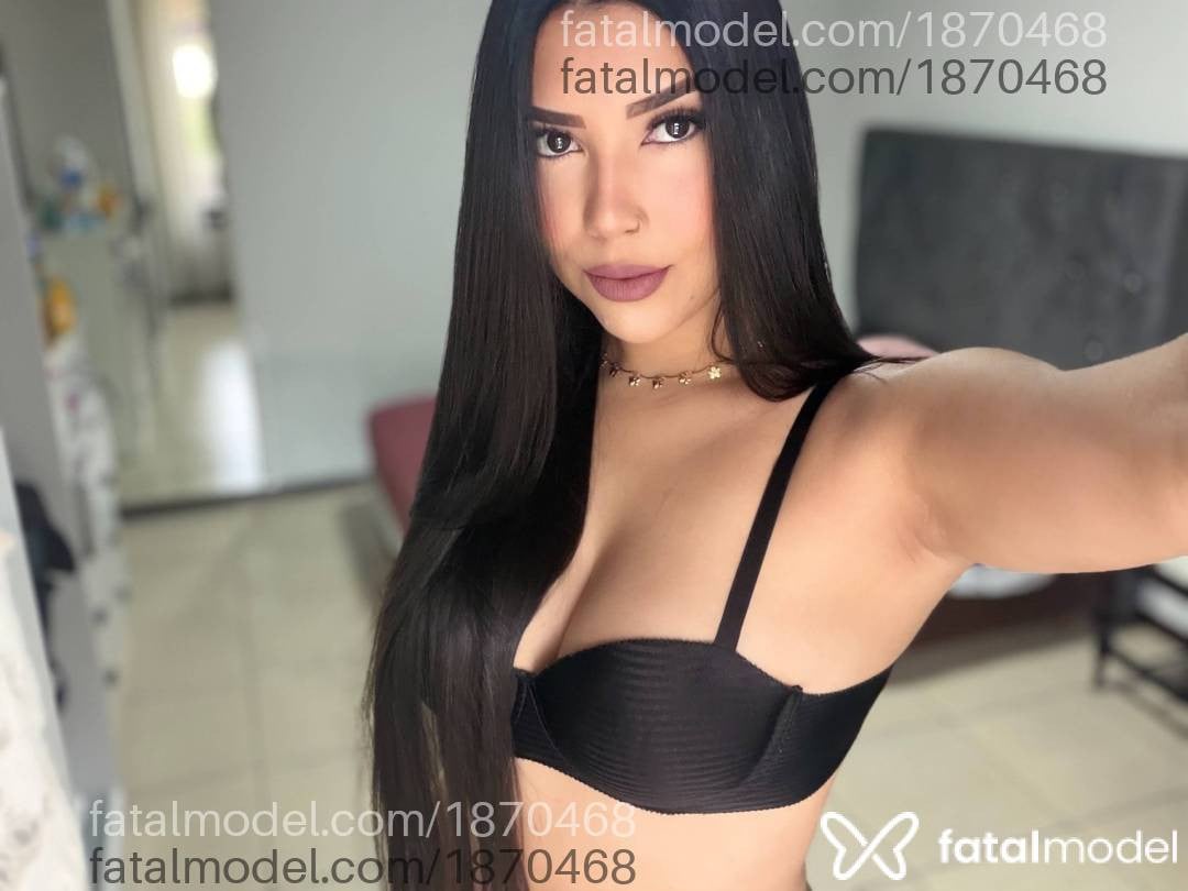 Acompanhante mulher morena (o) de olhos pretos - Gisele Dias