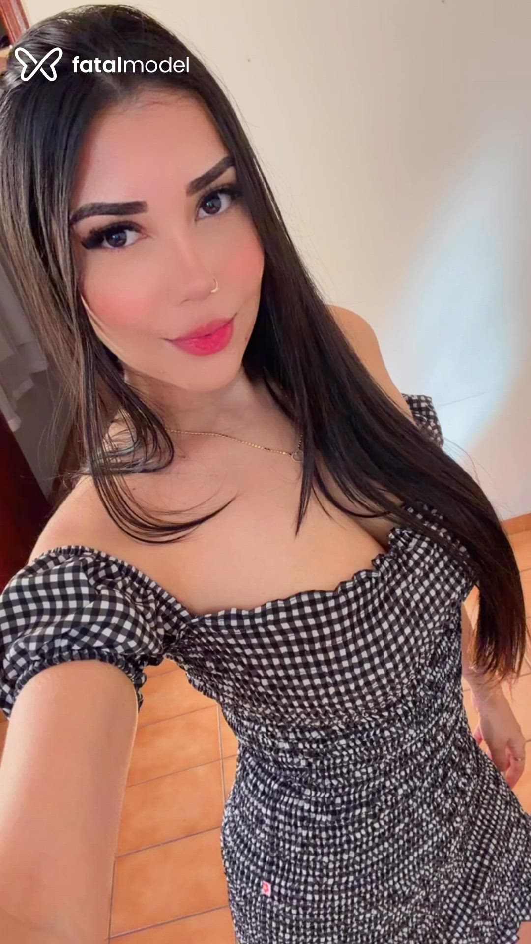 Acompanhante mulher morena (o) de olhos pretos - Gisele Dias Acompanhante mulher morena (o) de olhos pretos - Gisele Dias