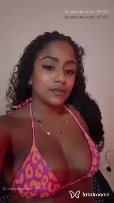 Acompanhante mulher morena (o) de olhos castanhos em Itamaraju - Karolayne Leão