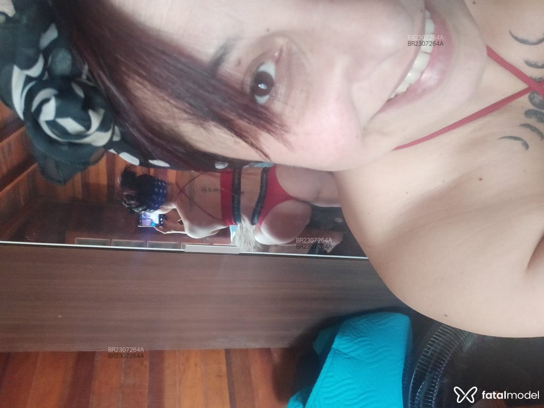 Acompanhante mulher com cabelo colorido de olhos castanhos em Porto Alegre - Luna Velvet