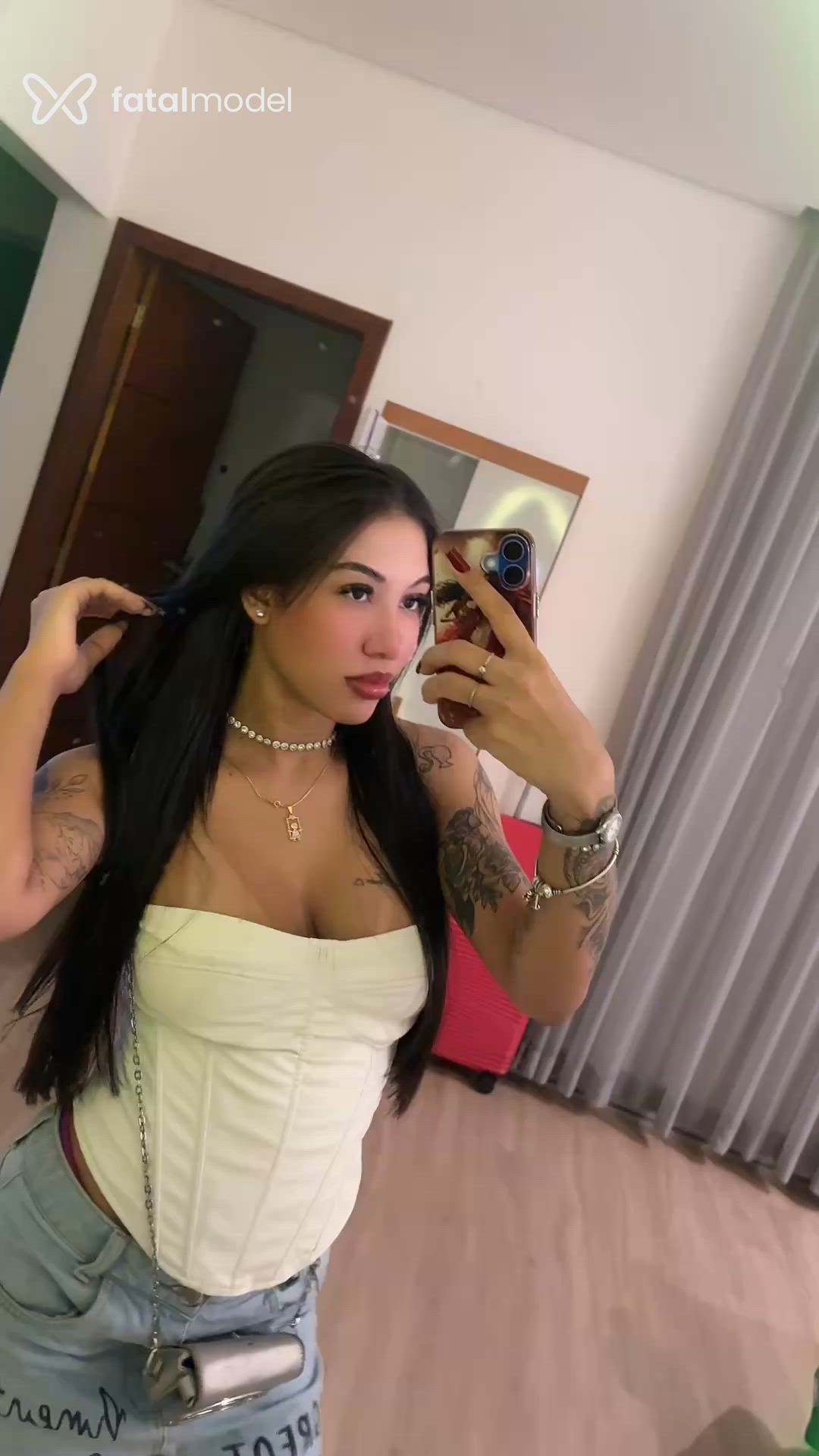 Acompanhante mulher morena (o) de olhos castanhos - Jasmin