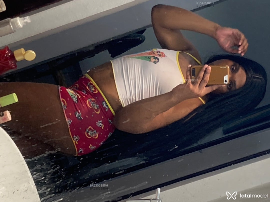 Acompanhante mulher trans morena (o) de olhos castanhos em Vitória - Cdzinharabuda