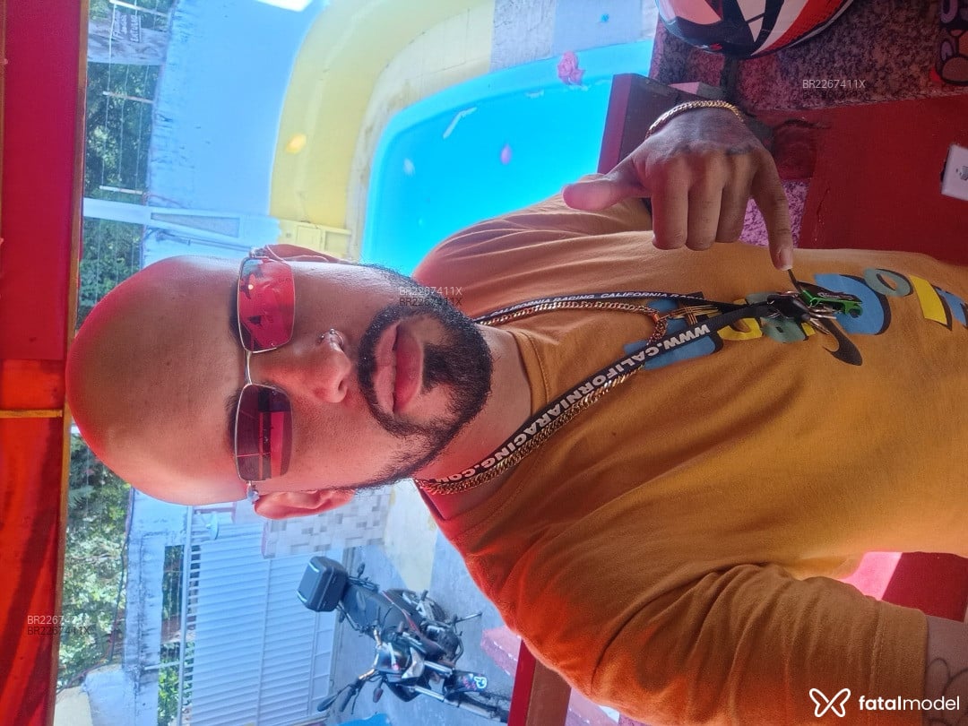 Acompanhante homem sem cabelo de olhos castanhos em Campinas - Diogo Nóbrega