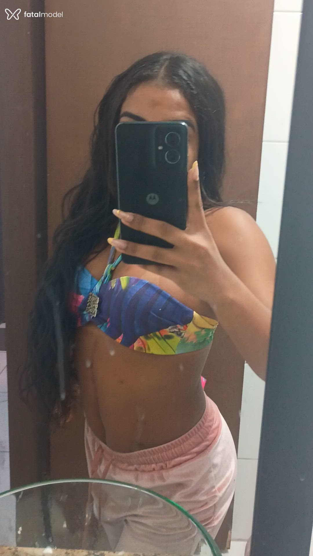 Acompanhante mulher morena (o) de olhos pretos - Sophia
