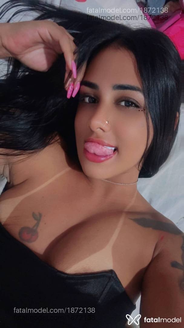 Acompanhante mulher morena (o) de olhos pretos - iza helena