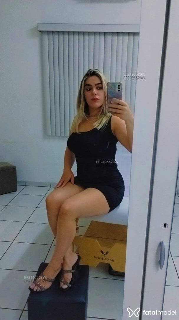 Acompanhante mulher loira (o) de olhos mel em Balneário Camboriú - Alice Reis