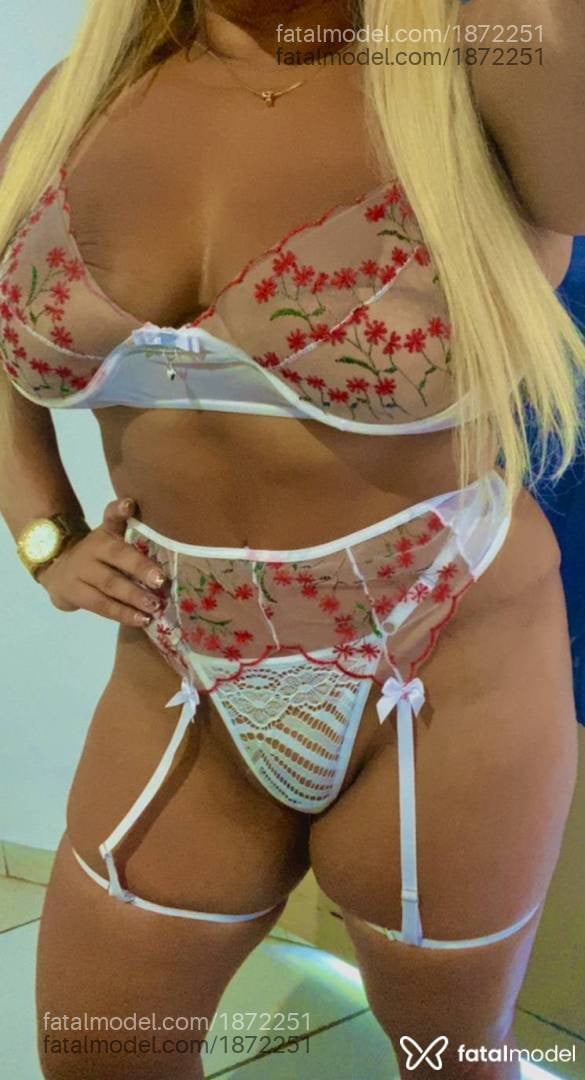 Acompanhante mulher loira (o) de olhos azuis em Volta Redonda - Rubi Kitarianas