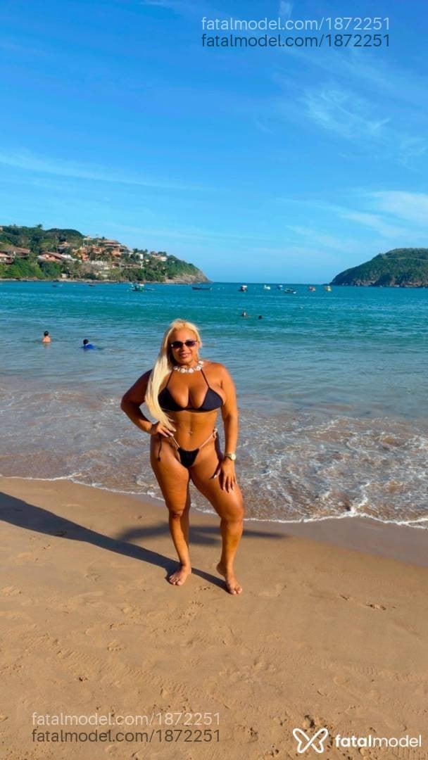 Acompanhante mulher loira (o) de olhos azuis - Rubi Kitarianas