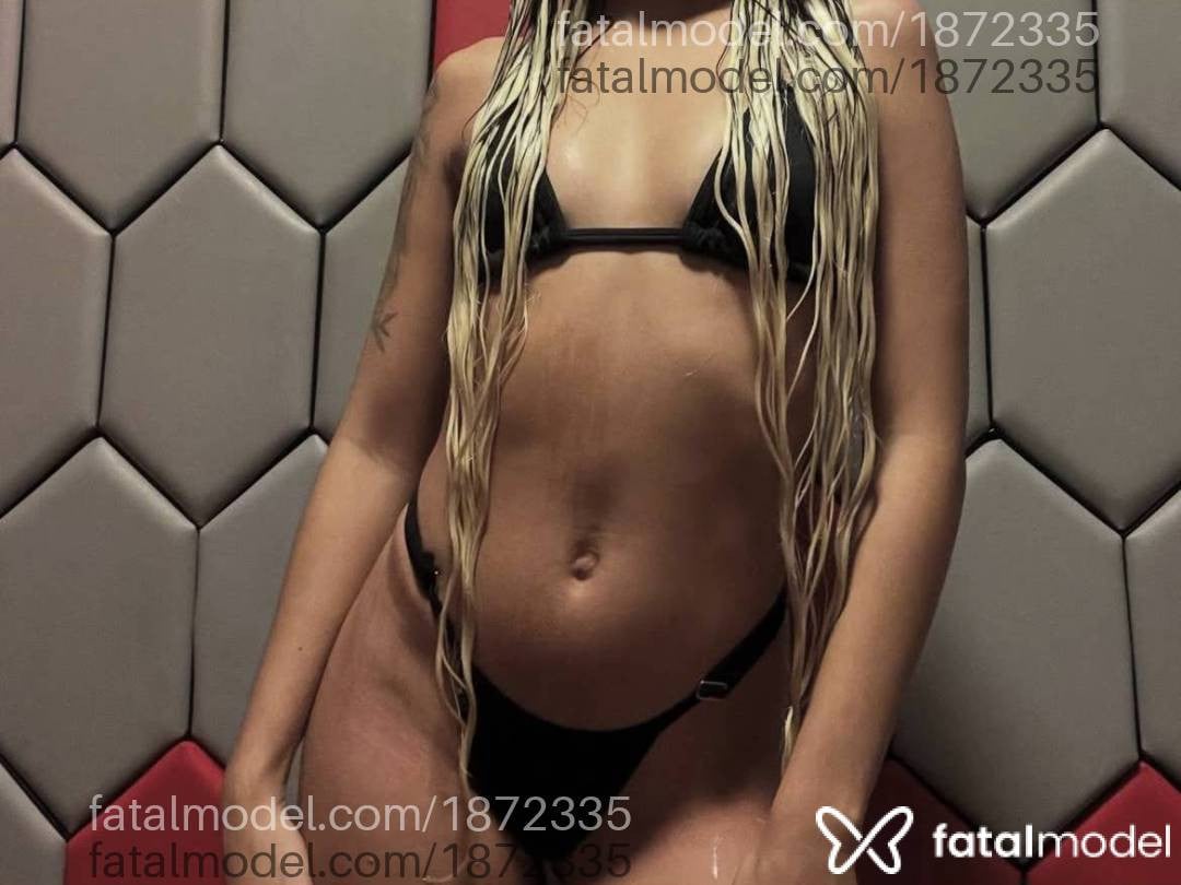 Acompanhante mulher com cabelo castanho de olhos verdes em Armação dos Búzios - Fanny Oliveira