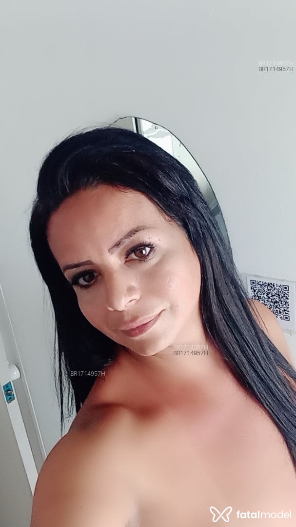 Acompanhante mulher trans morena (o) de olhos castanhos em Rio de Janeiro - Flavia Leal