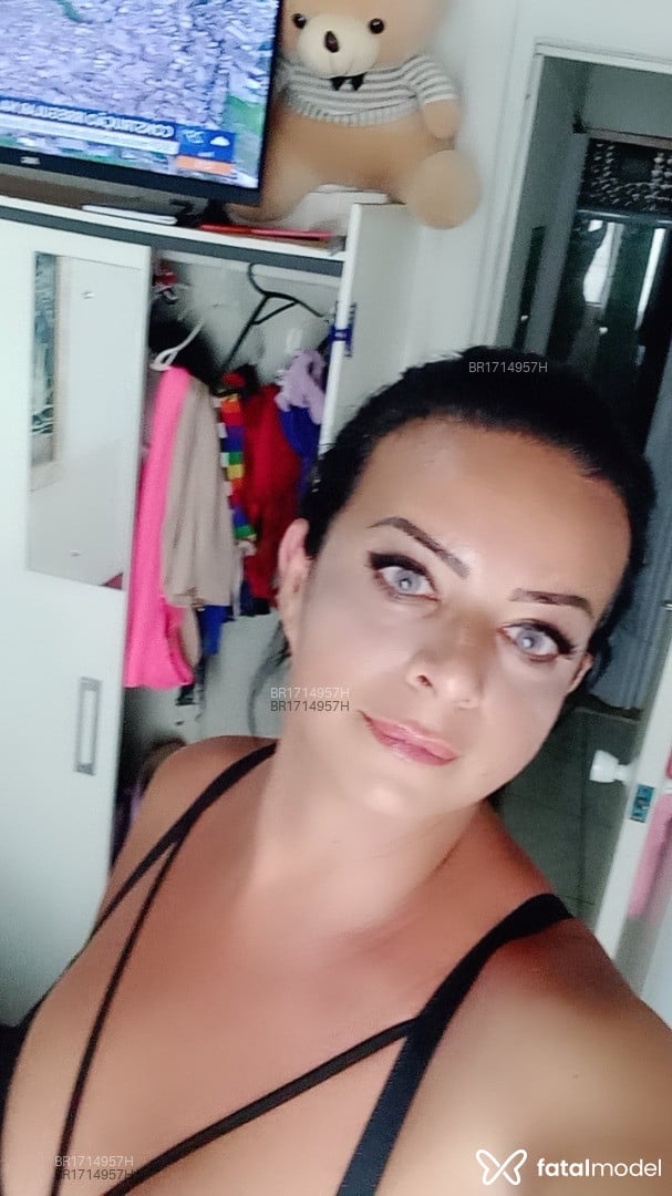 Acompanhante mulher trans morena (o) de olhos castanhos em Rio de Janeiro - Flavia Leal